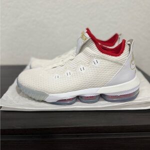 Nike White and Red Performance Sneakers with Air Cushioning